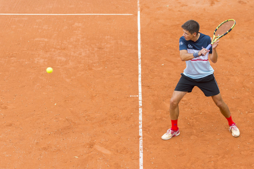 Teniso kortų ypatumai: kurios dangos saugiausios, greičiausios ir kiek kainuoja jas įrengti?